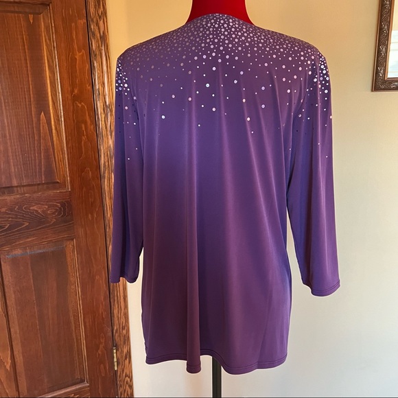 Susan Graver liquid knit scoop neck top with border sparkles - Picture 3 of 16